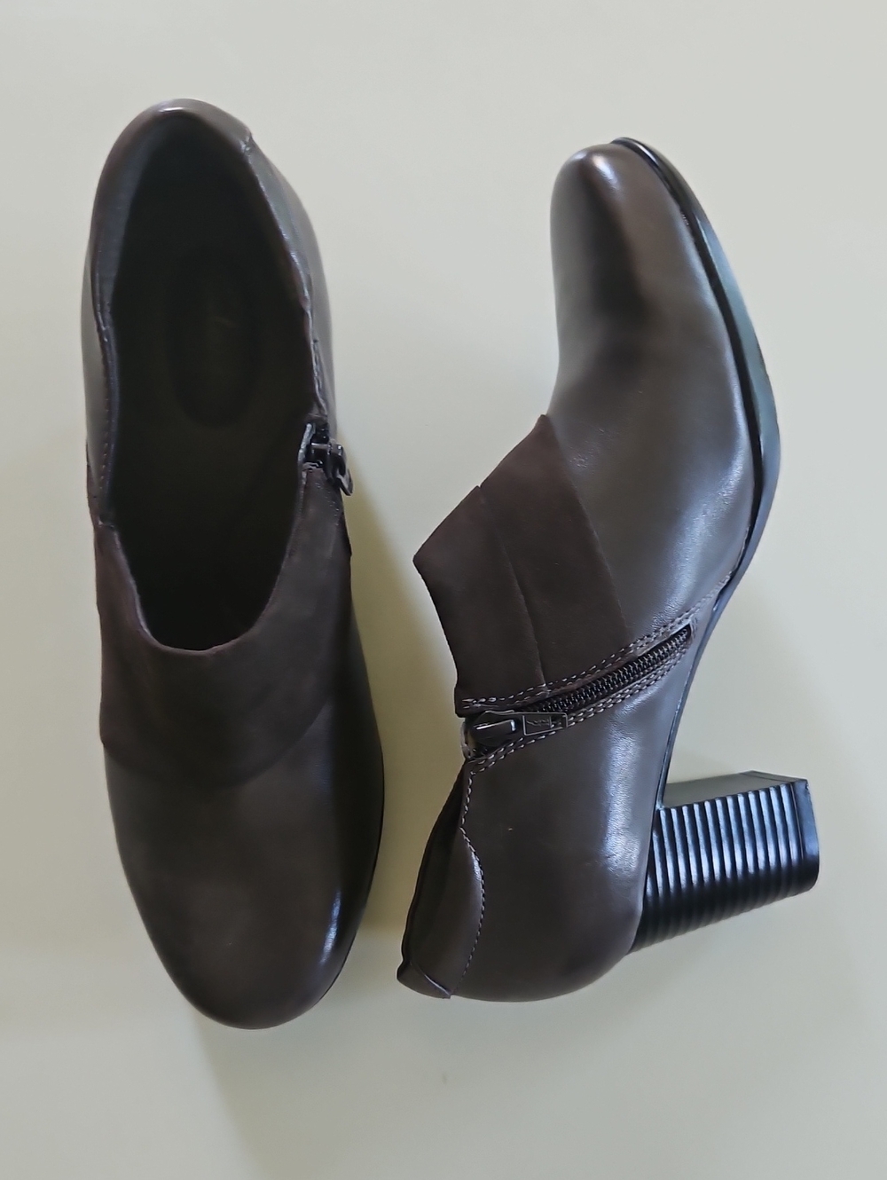 Clarks Women’s Promise Josie Leather Bootie Size 9.5 M